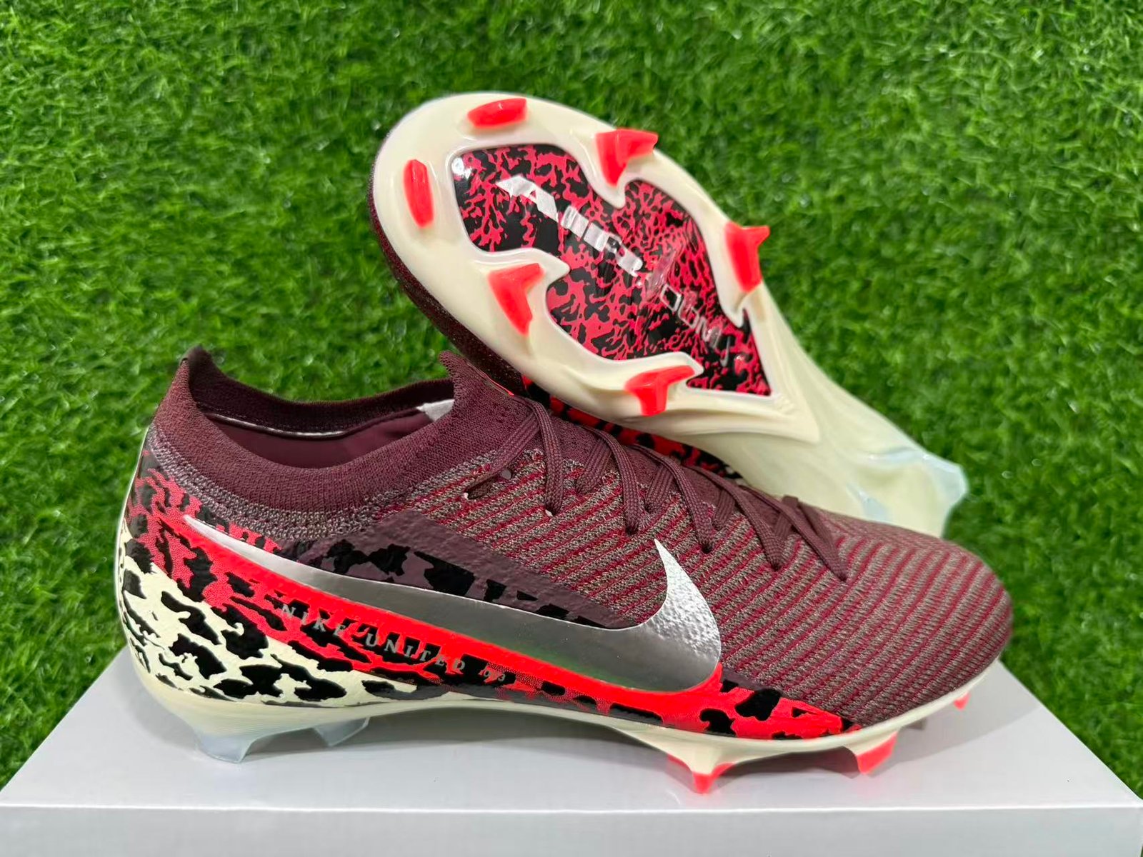 (بني تايجر قط)NIKE ZOOM