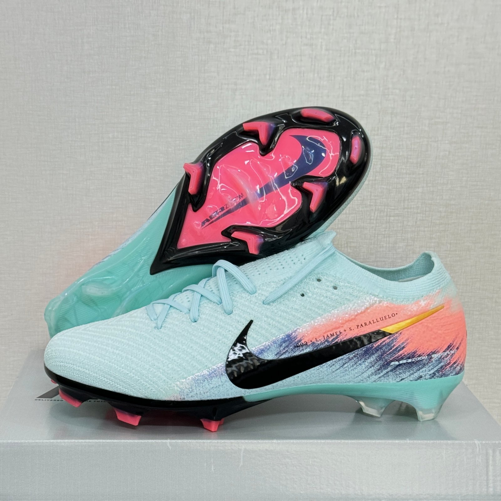 ( نعناعي فاتح قط) NIKE ZOOM