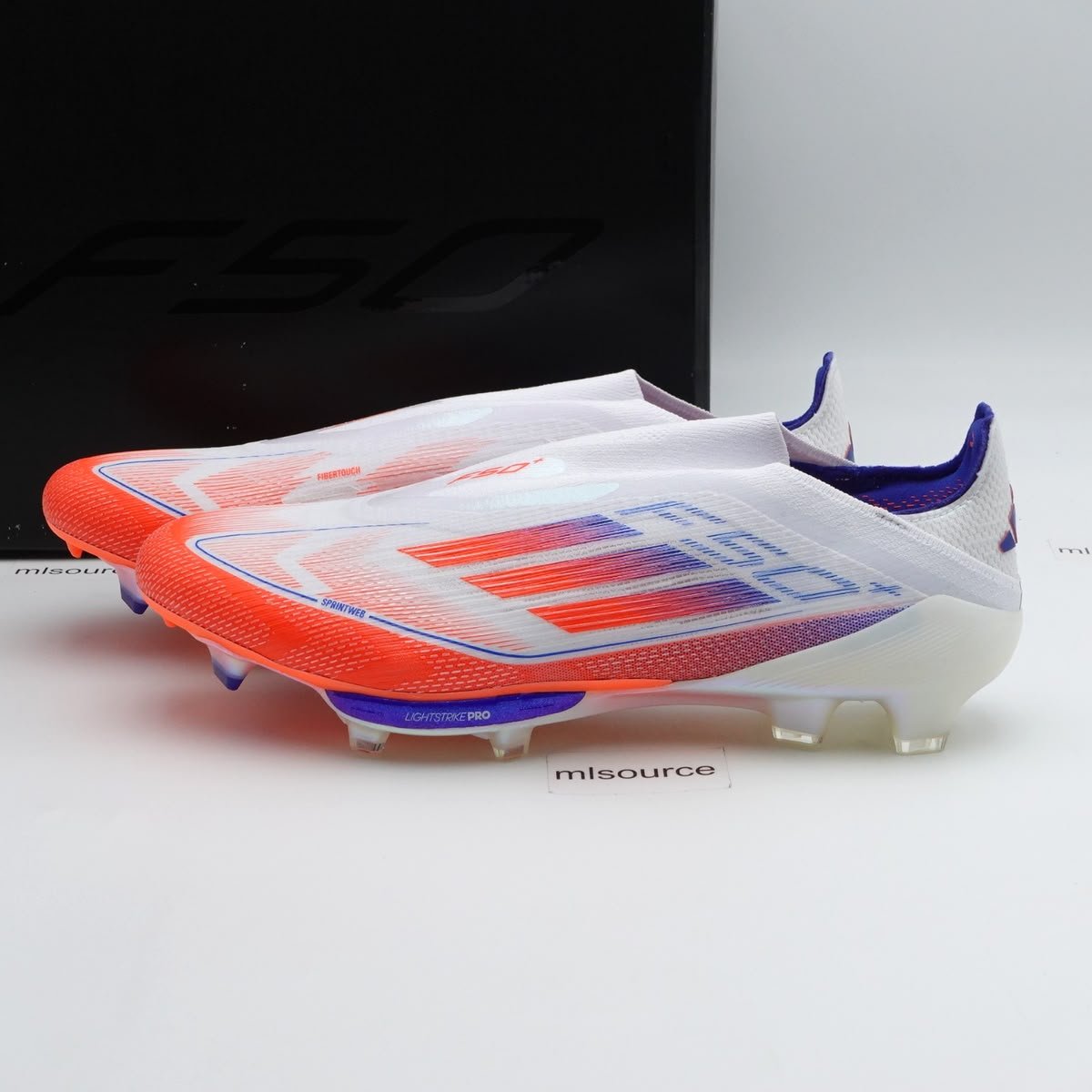 (ابيض في ازرق )F50+ Puns