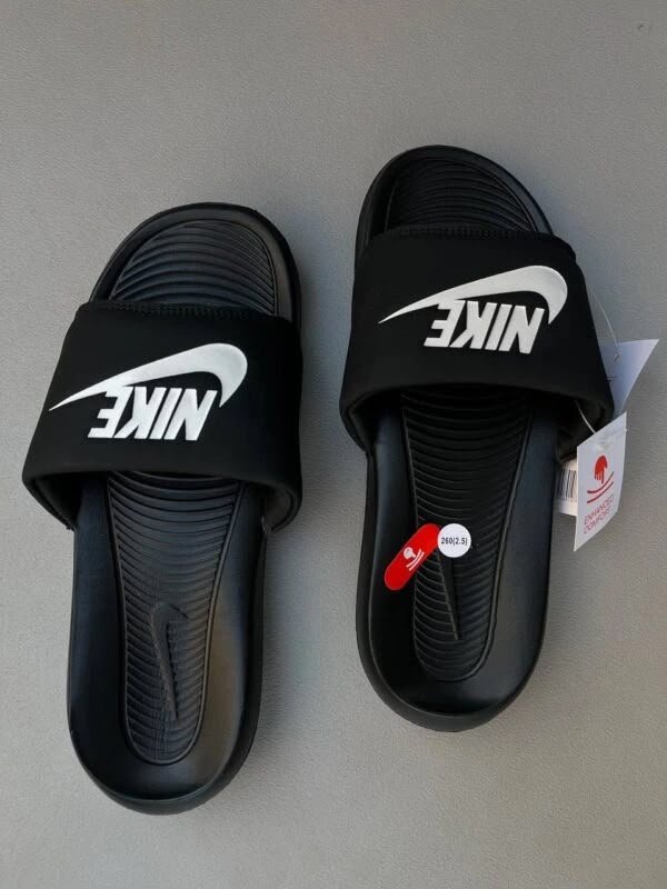 (اسود في ابيض ) Nike Tech