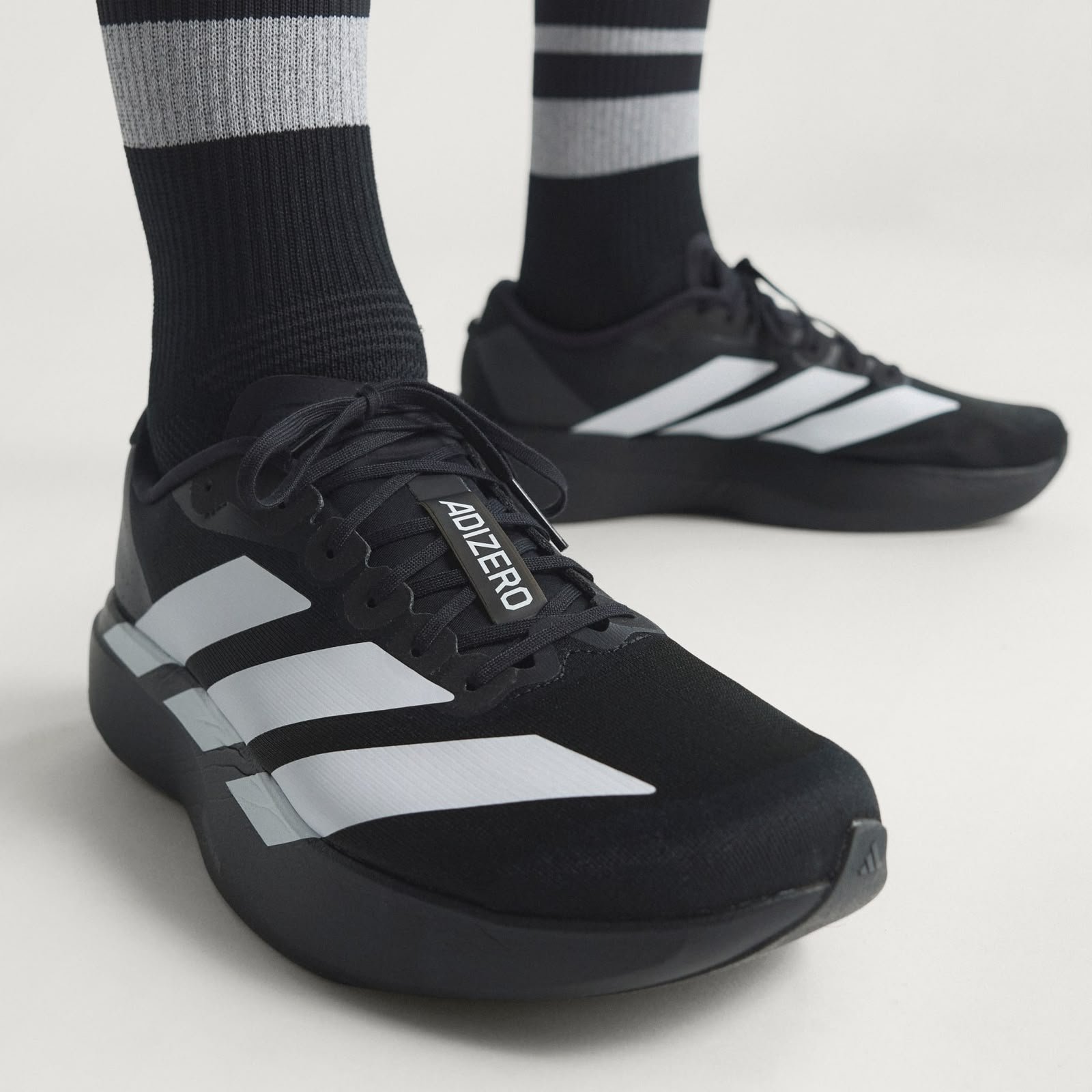 (اسود في ابيض ) Adidas Adizero