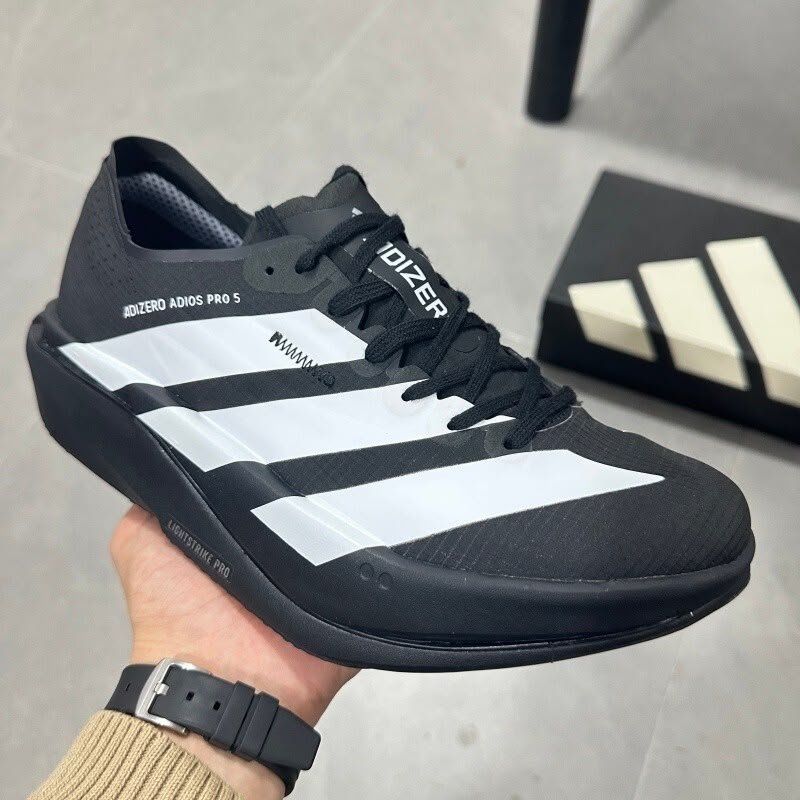 (اسود في ابيض )  Adidas Adizero Adios Pro 5