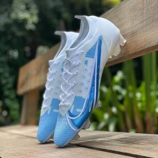 (ابيض في ازرق ) Nike Mercurial
