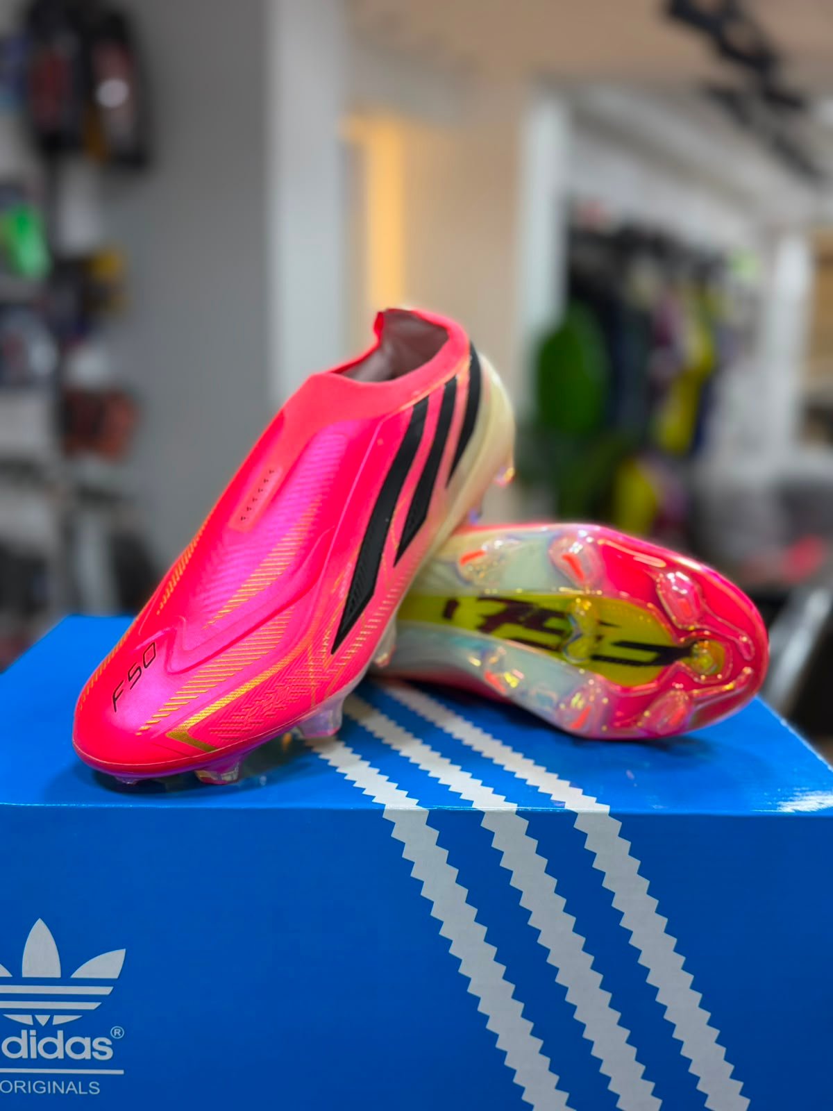 (احمر بدون رباط ) Adidas F50